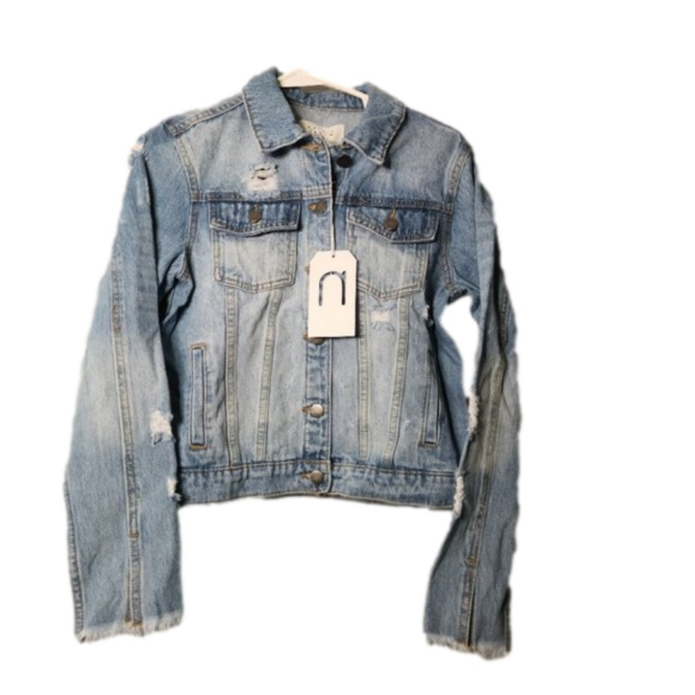 NWT Distressed cropped denim jacket in medium wash